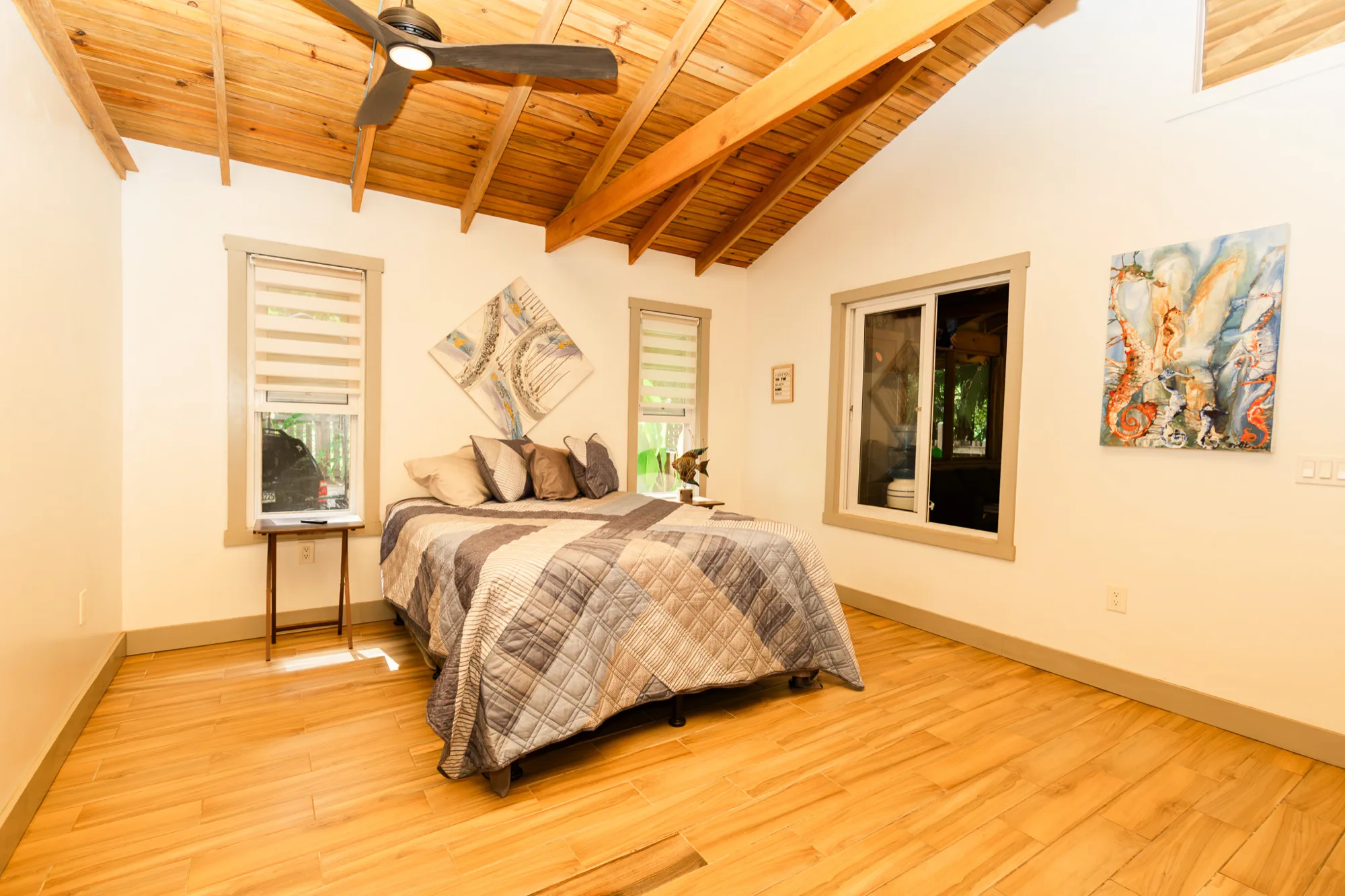 Casa Colibri — interior photo 2 of 18