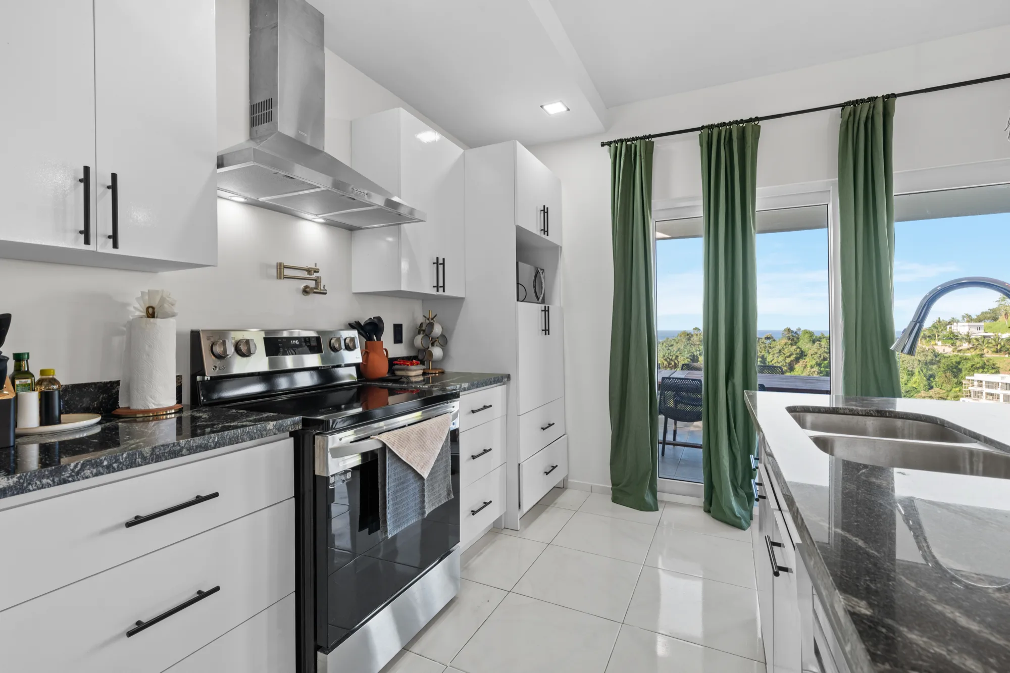 Endless Island Horizons — interior photo 13 of 34