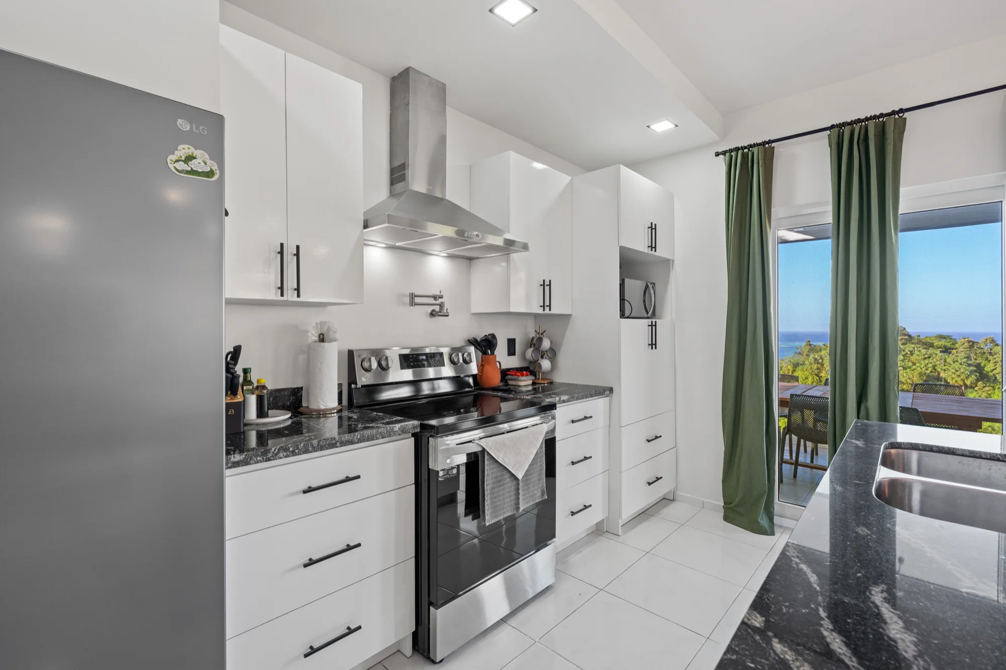Endless Island Horizons — interior photo 16 of 34