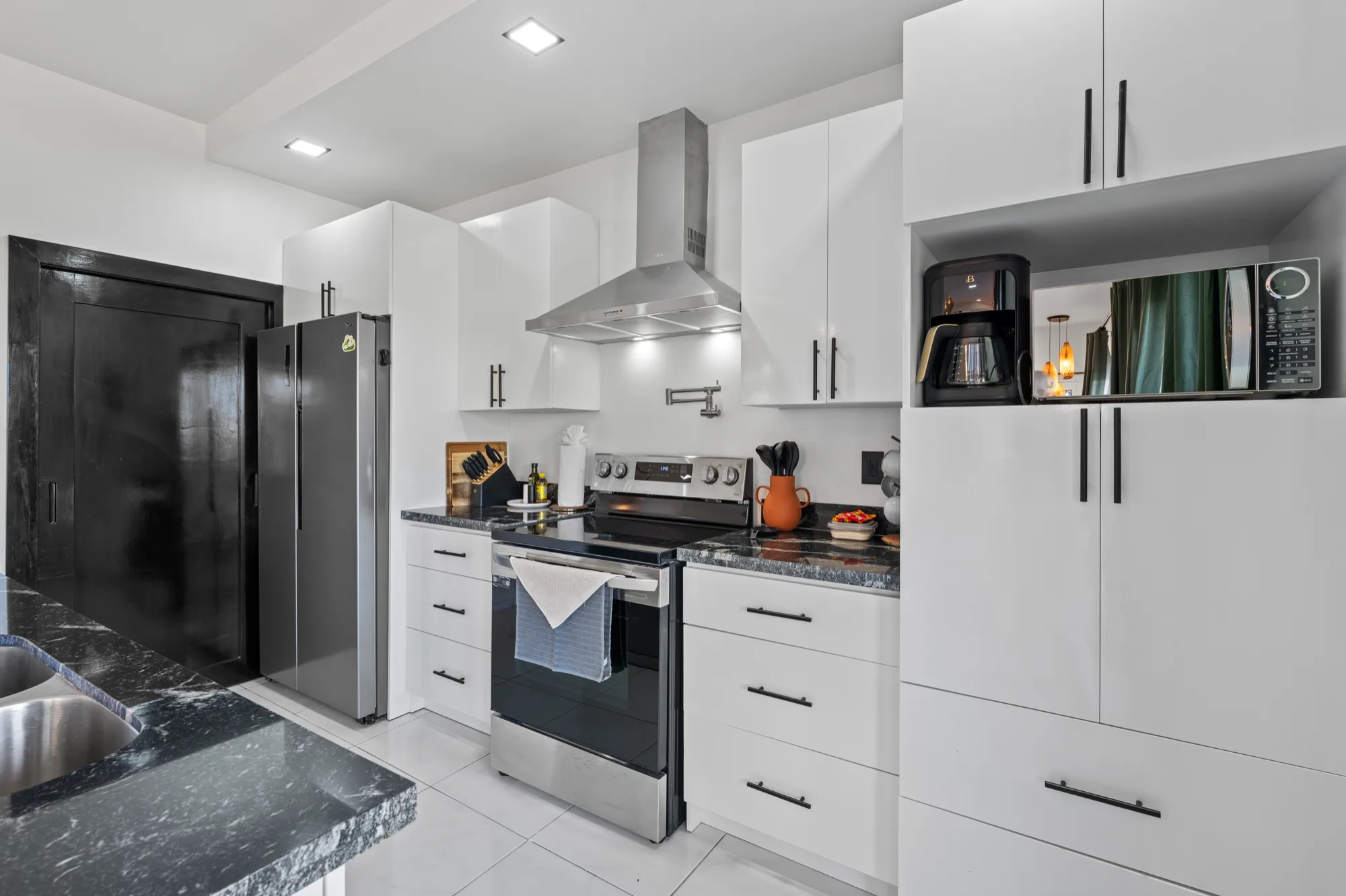 Endless Island Horizons — interior photo 17 of 34