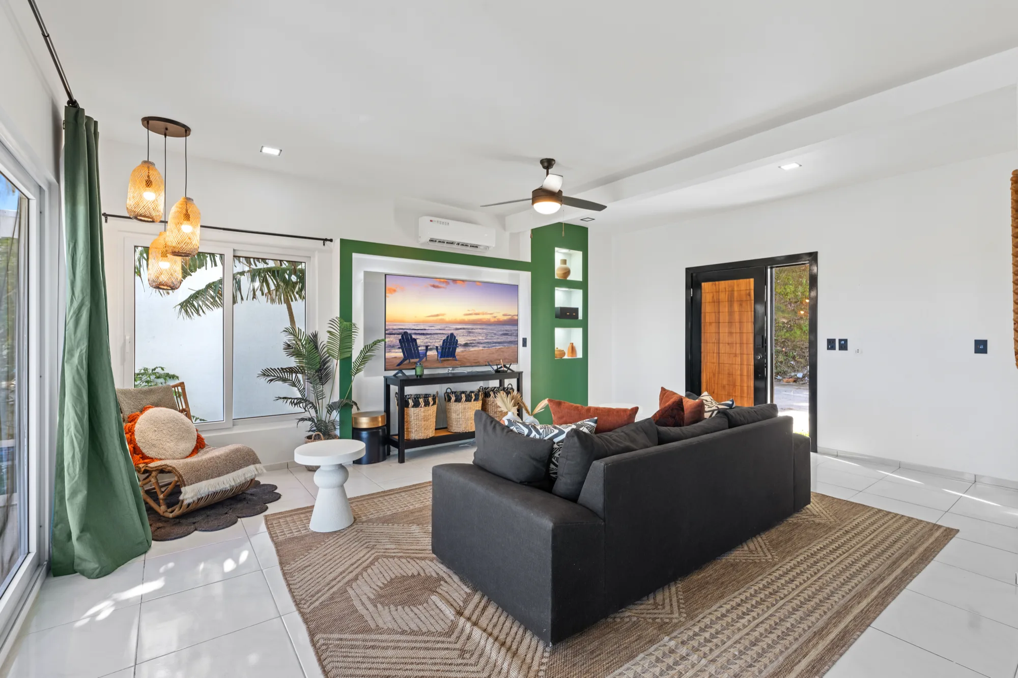 Endless Island Horizons — interior photo 4 of 34