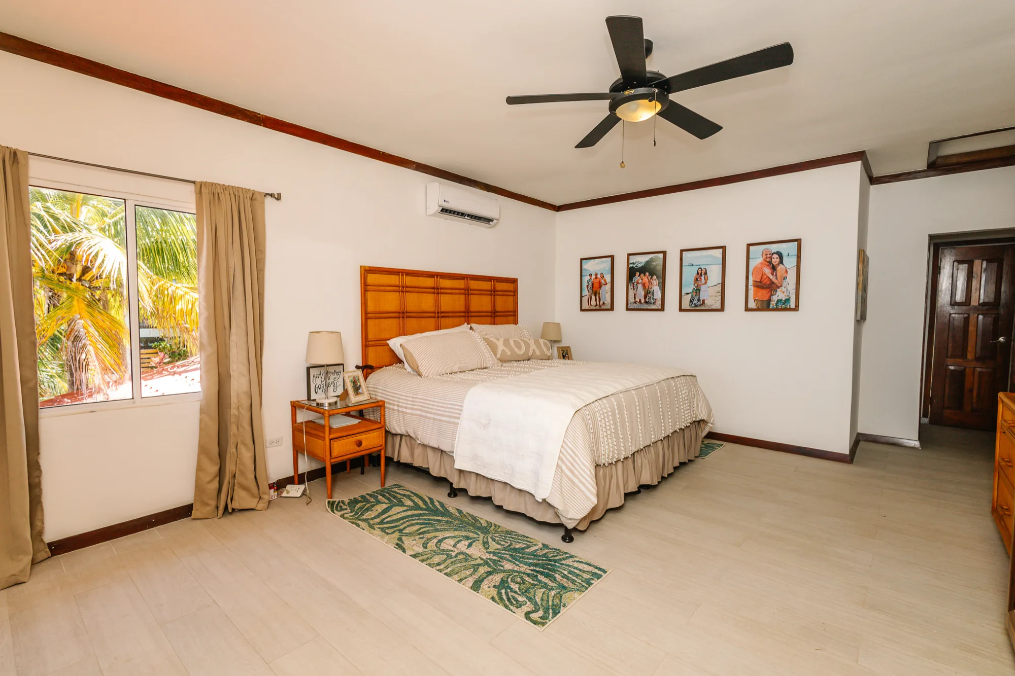Beachfront Living & Income Retreat — interior photo 14 of 37
