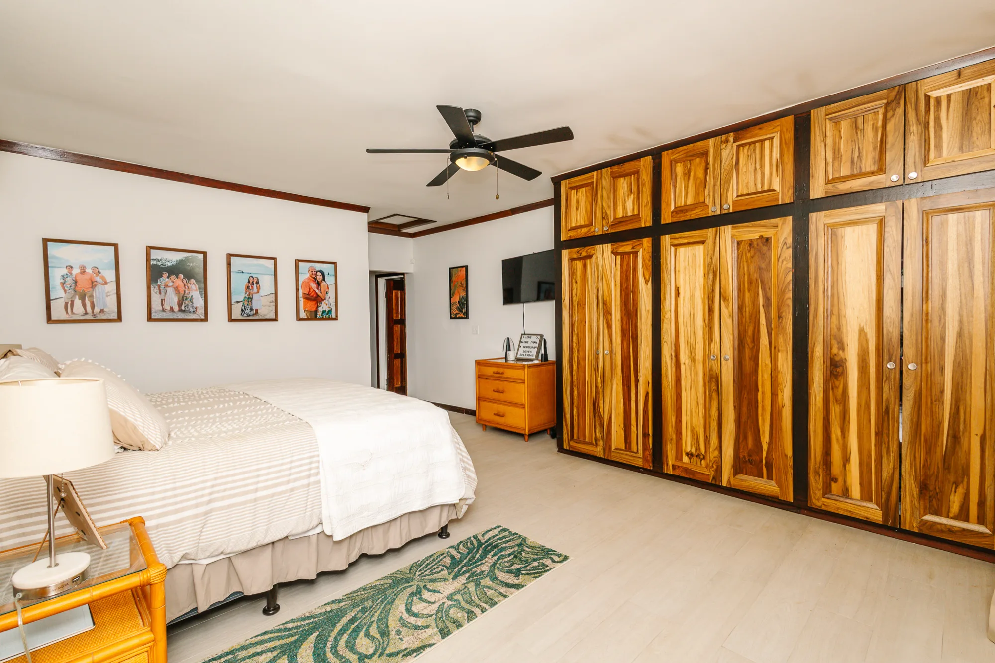 Beachfront Living & Income Retreat — interior photo 15 of 37