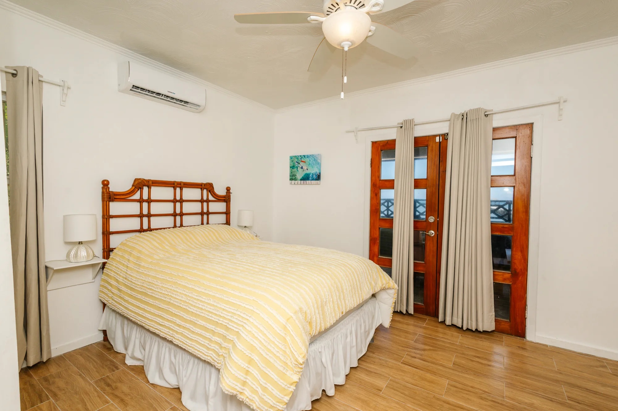 Beachfront Living & Income Retreat — interior photo 33 of 37