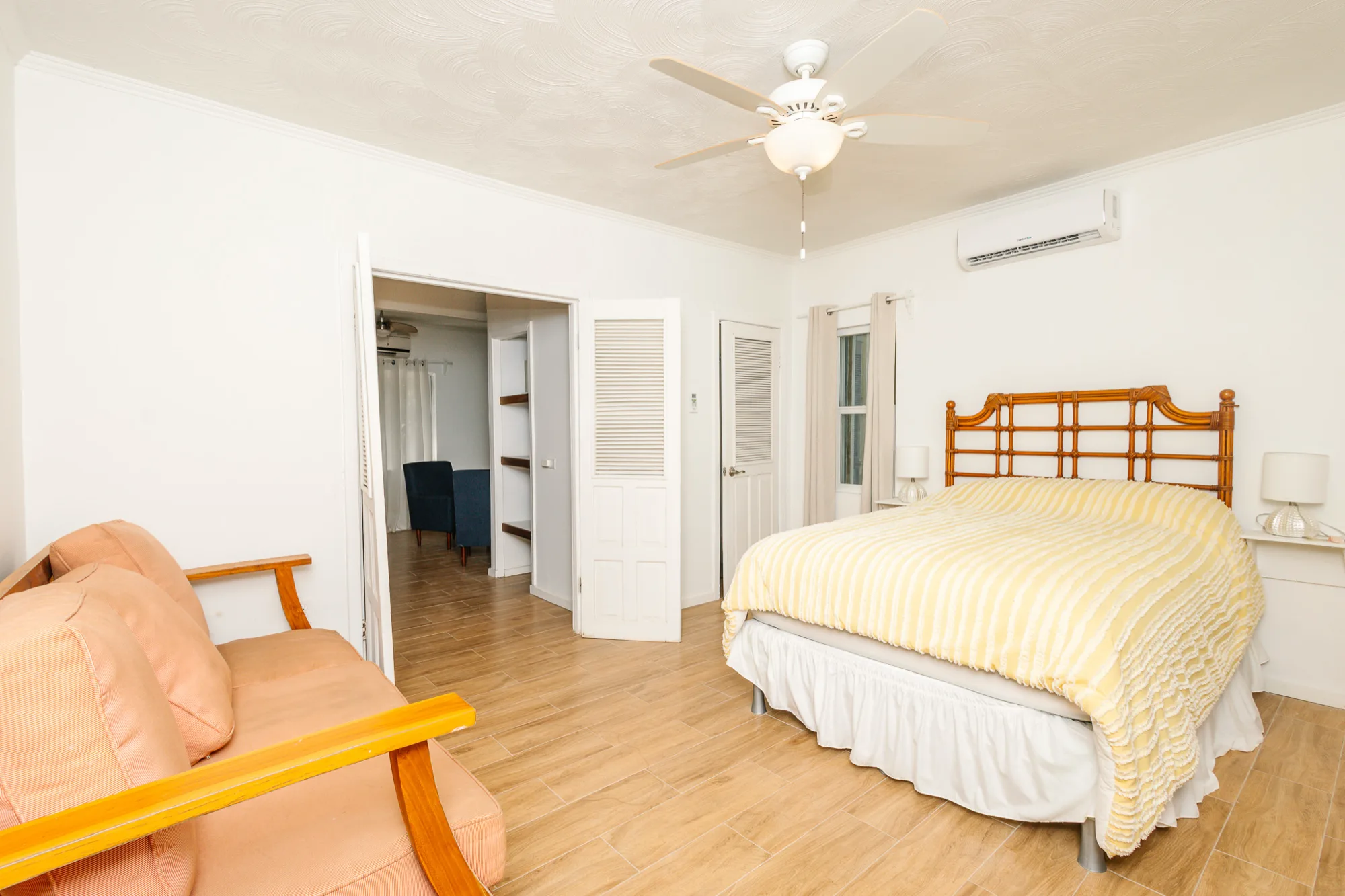 Beachfront Living & Income Retreat — interior photo 34 of 37