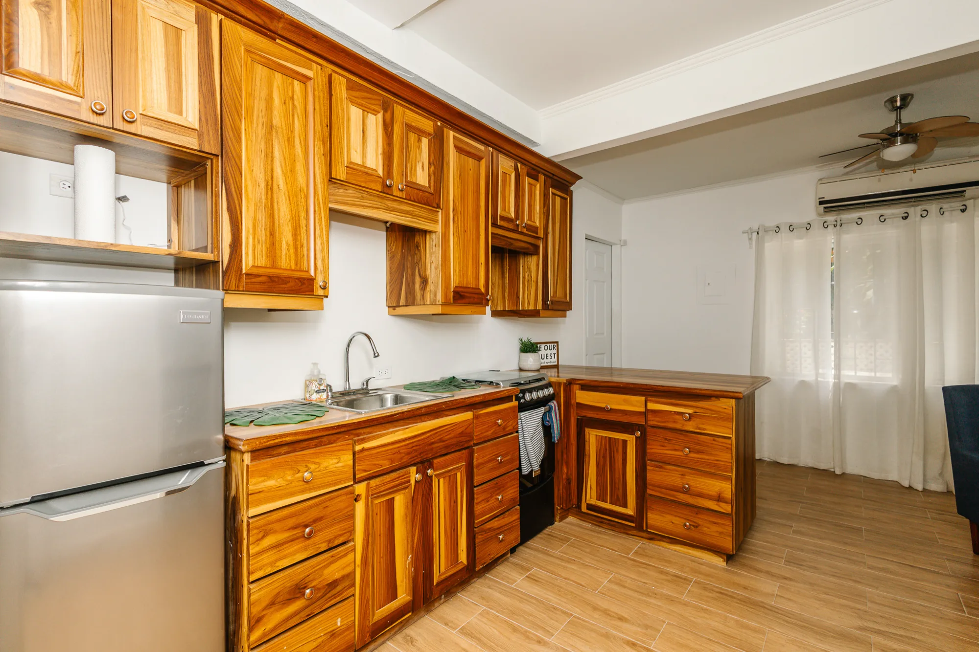 Beachfront Living & Income Retreat — interior photo 35 of 37