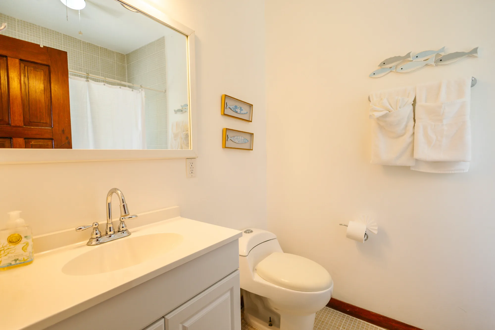 Beachfront Living & Income Retreat — interior photo 4 of 37